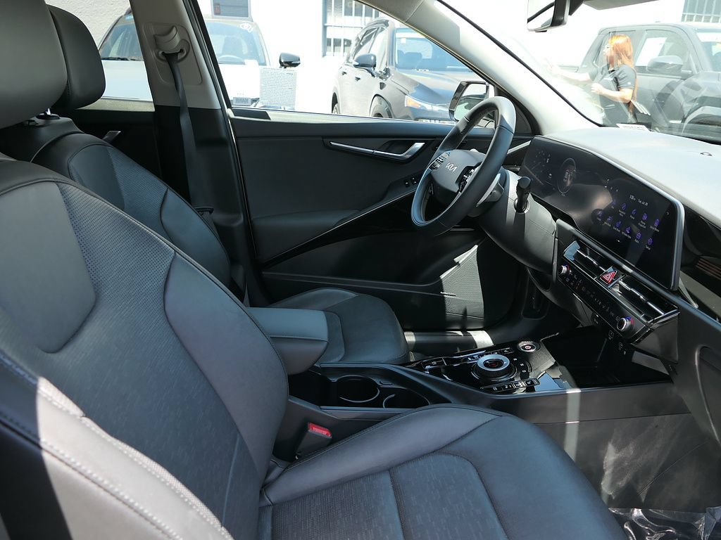 Used 2023 Kia Niro Wave FWD image 26