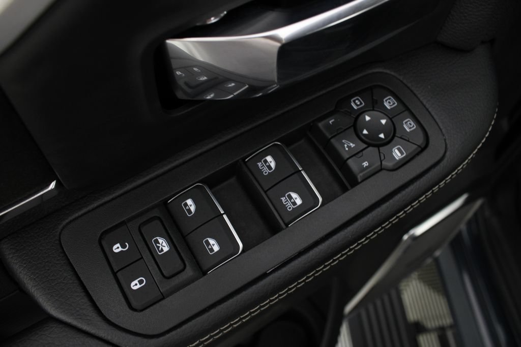 New 2026 RAM 2500 Laramie w/ Sport Appearance Package AWD/4WD image 15