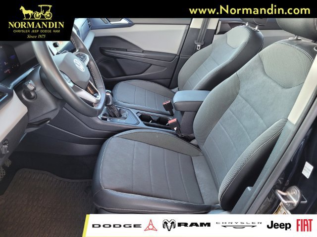 Used 2022 Volkswagen Taos SE w/ Panoramic Sunroof Package FWD image 15