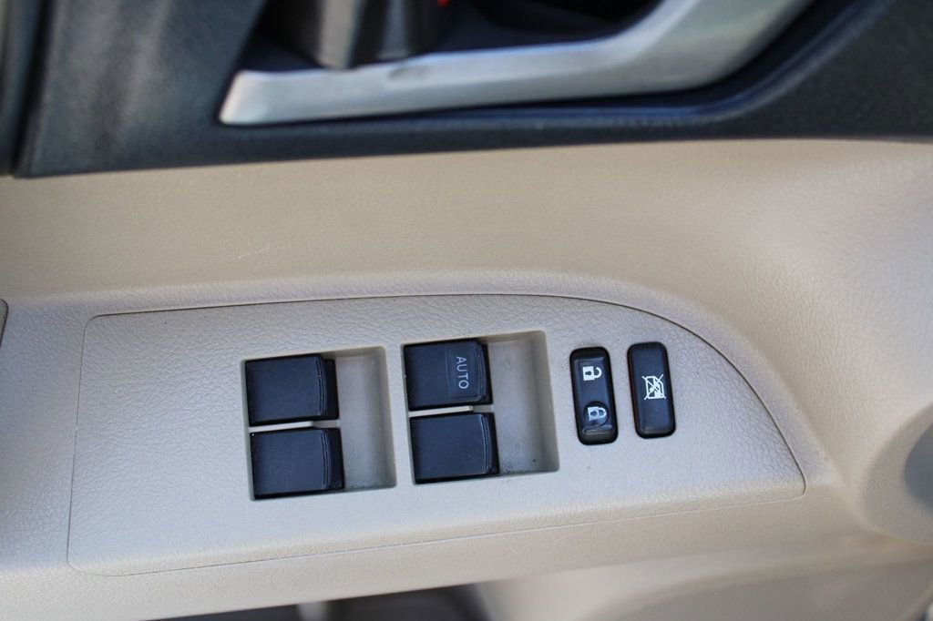 Used 2013 Toyota Highlander SE AWD/4WD image 25