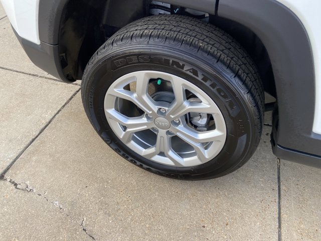 Used 2024 Jeep Compass Latitude image 30