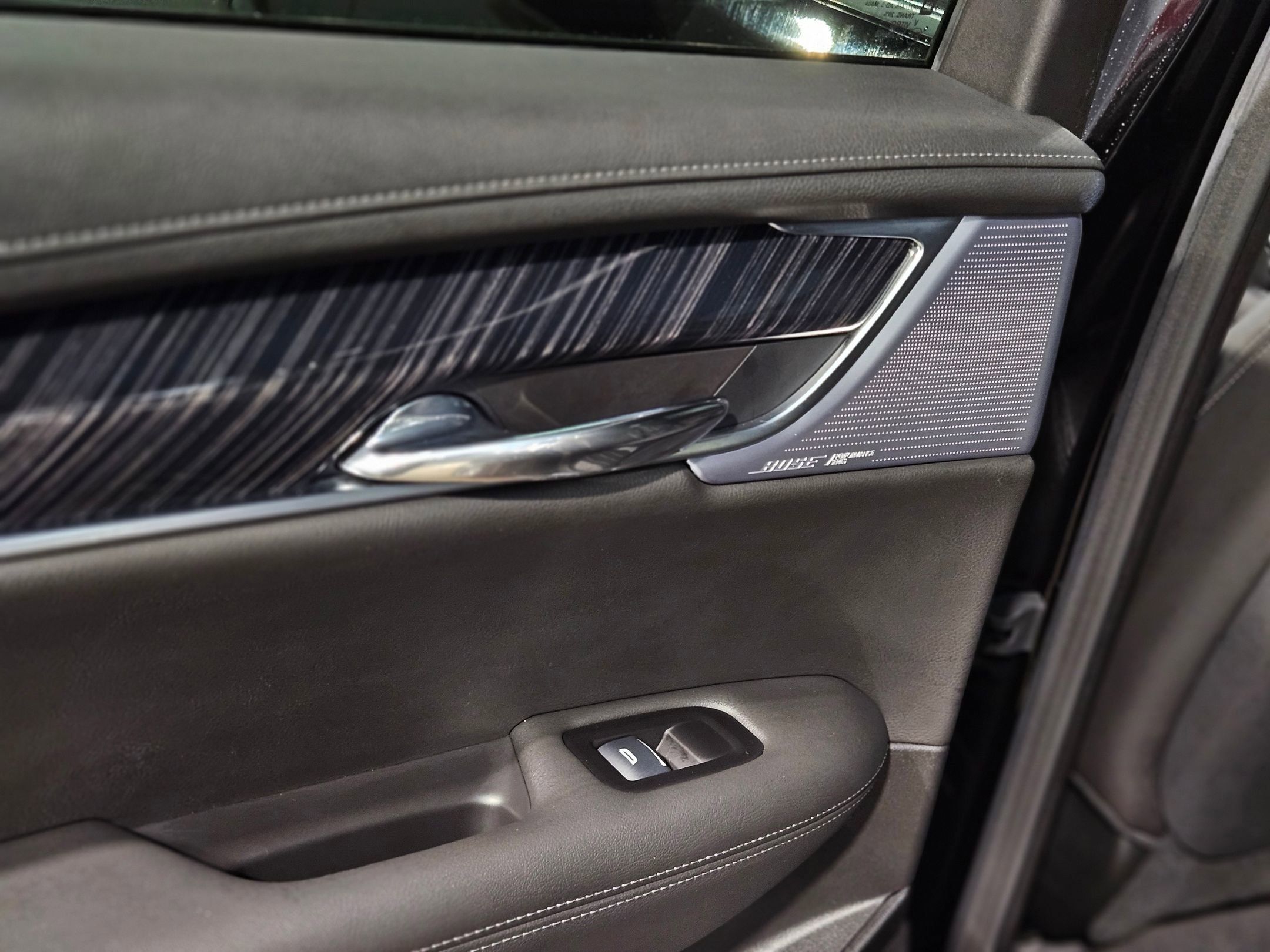 Used 2025 Cadillac XT6 Premium Luxury image 37