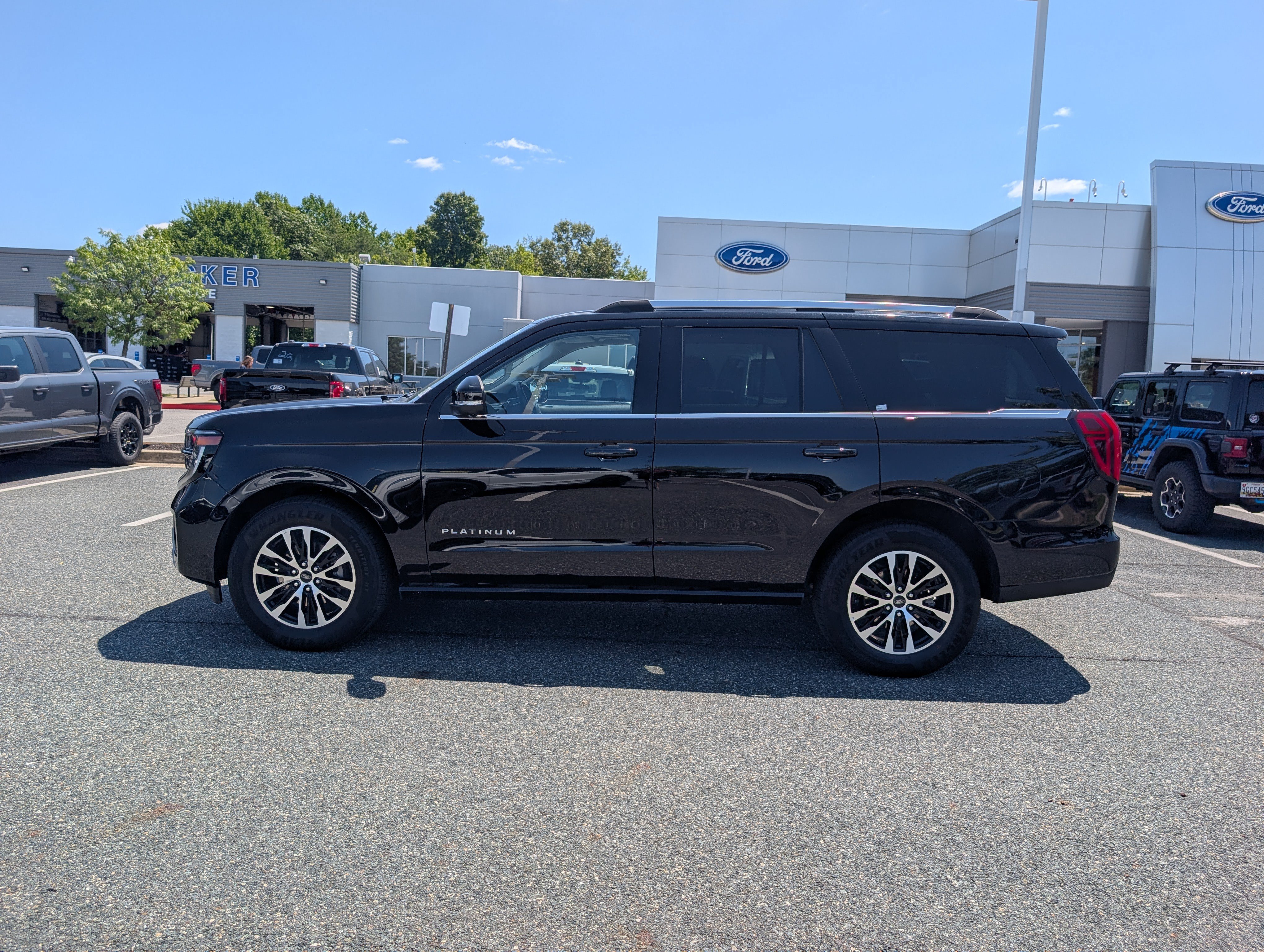 Certified 2025 Ford Expedition Platinum AWD/4WD image 6
