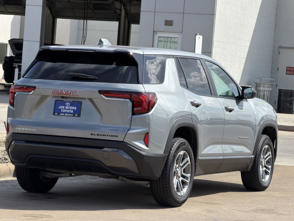 Used 2025 GMC Terrain Elevation FWD image 5