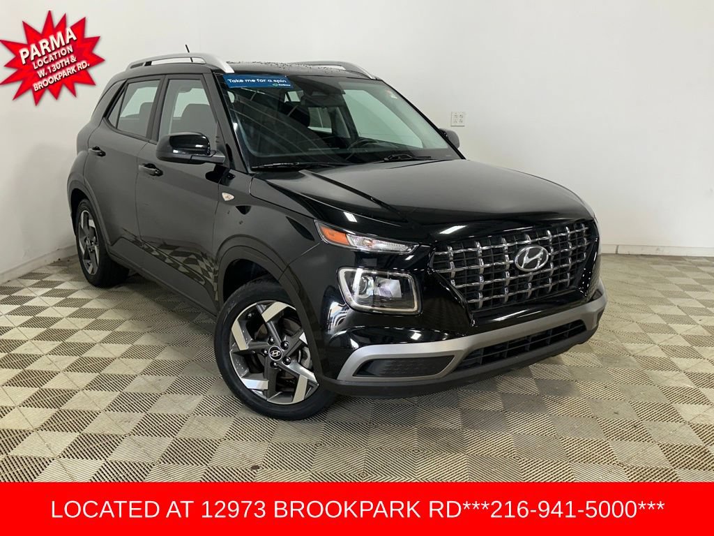 Used 2023 Hyundai Venue SEL FWD image 3