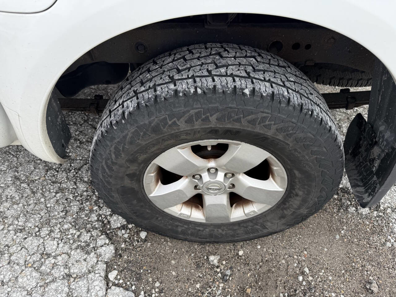 Used 2012 Nissan Frontier SV image 11