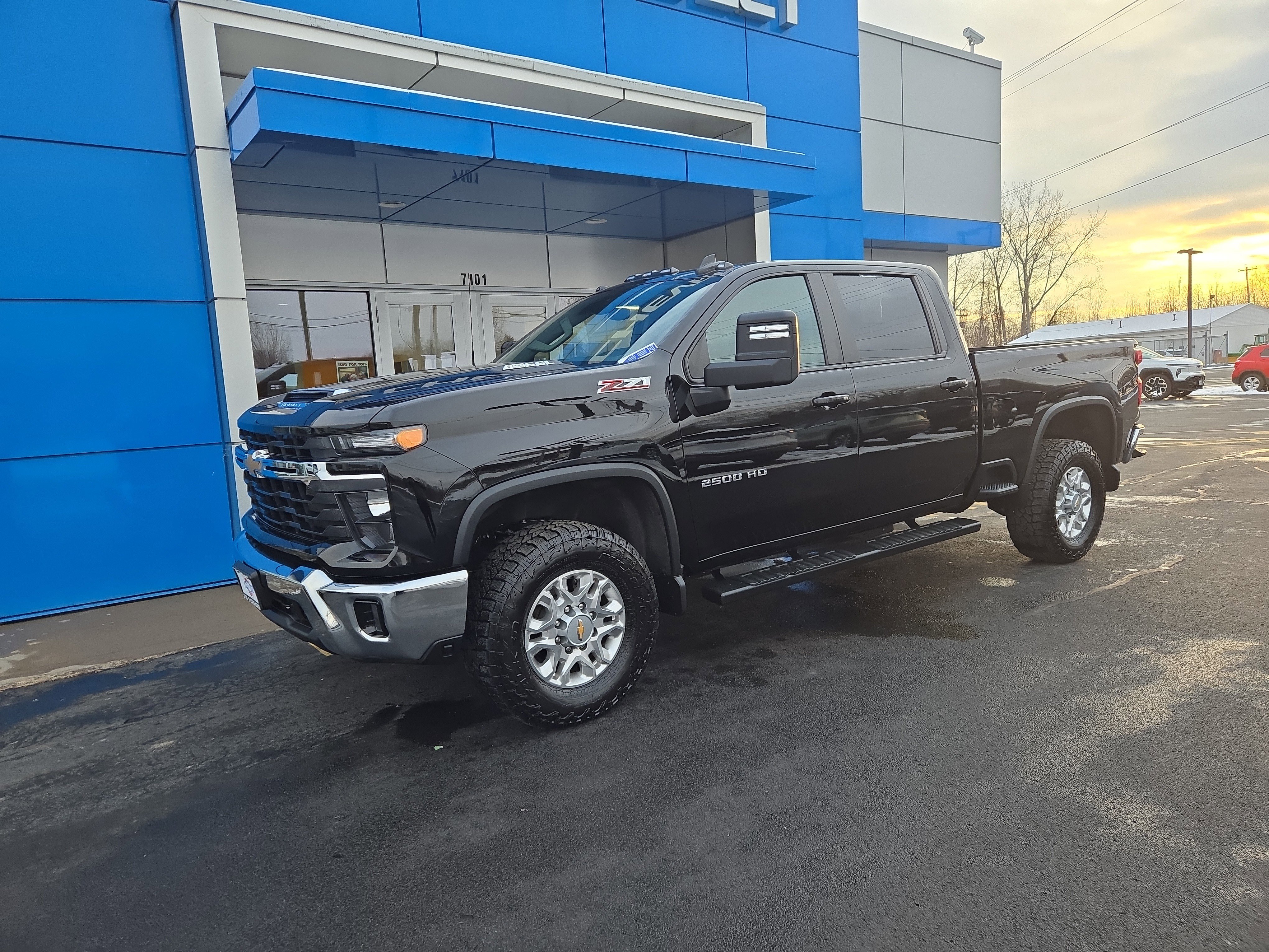 Used 2024 Chevrolet Silverado 2500 LT image 2