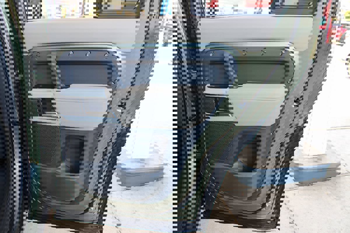 Used 2021 Land Rover Defender 110 SE image 48