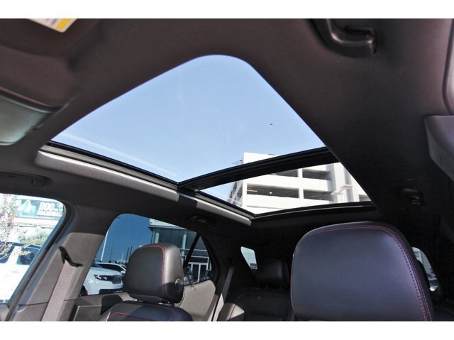 Used 2023 Chevrolet Equinox RS w/ RS Leather Package FWD image 31