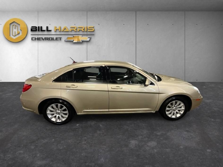 Used 2010 Chrysler Sebring Limited image 10