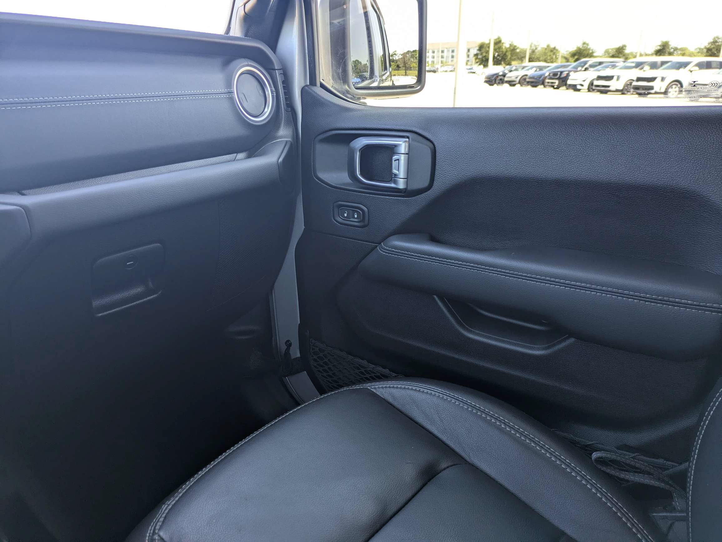 Used 2023 Jeep Wrangler Unlimited Sahara w/ Cold Weather Group AWD/4WD image 19