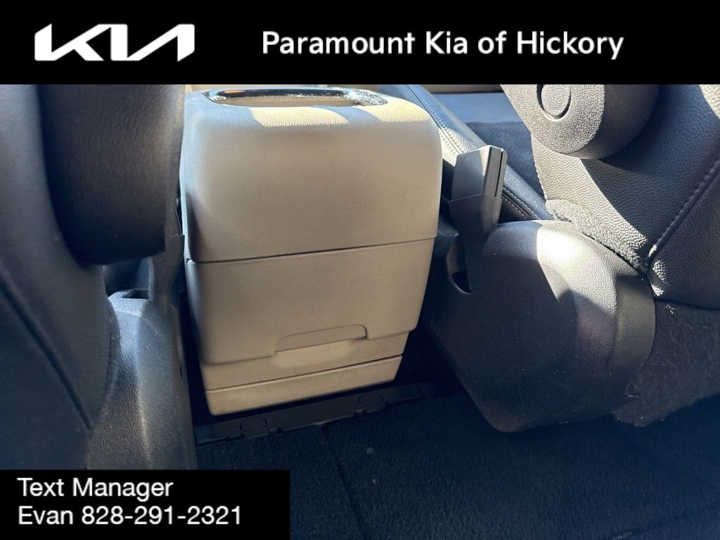 Used 2019 Dodge Grand Caravan SXT image 14