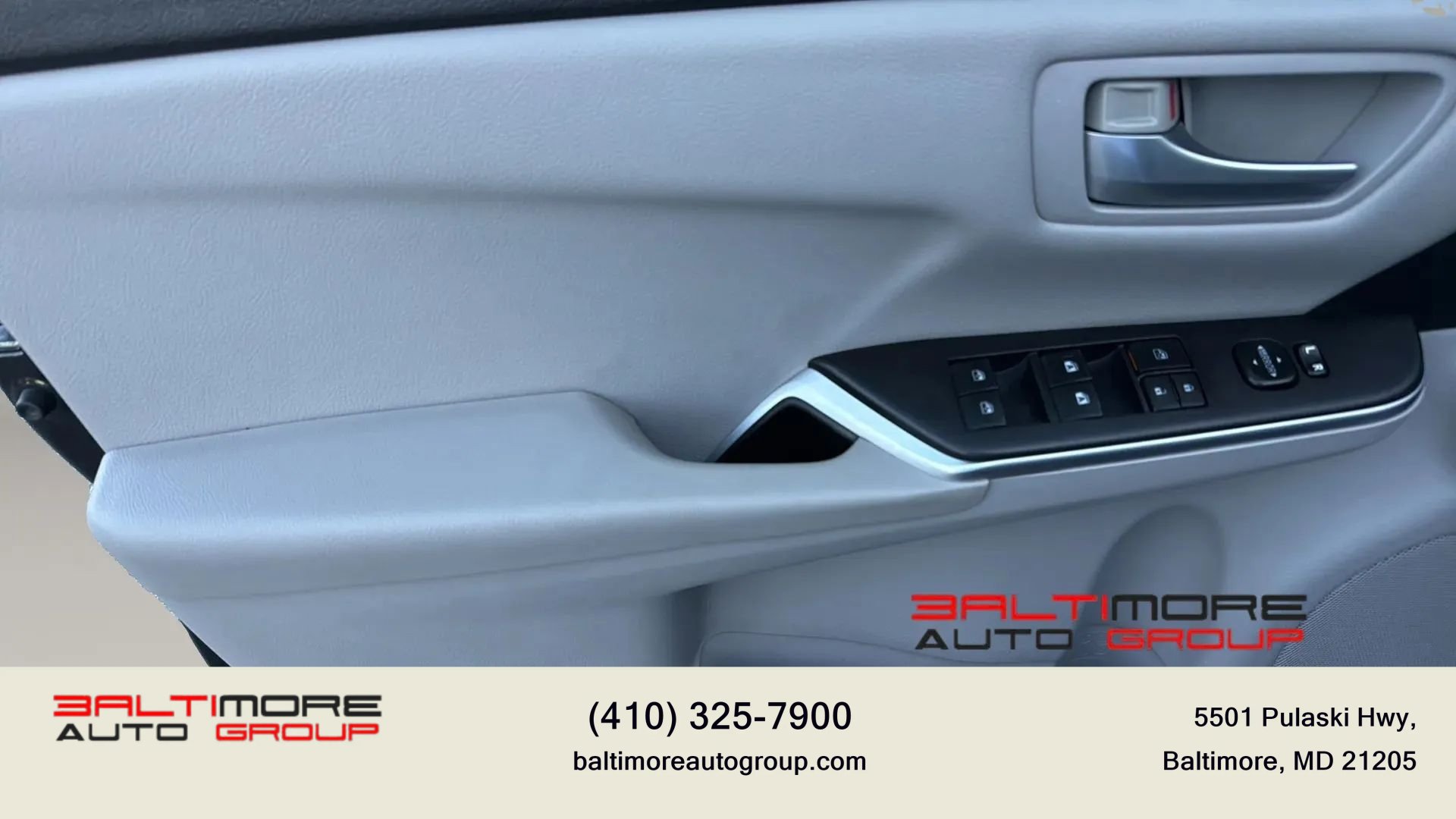 Used 2017 Toyota Camry SE w/ Moonroof Package FWD image 16