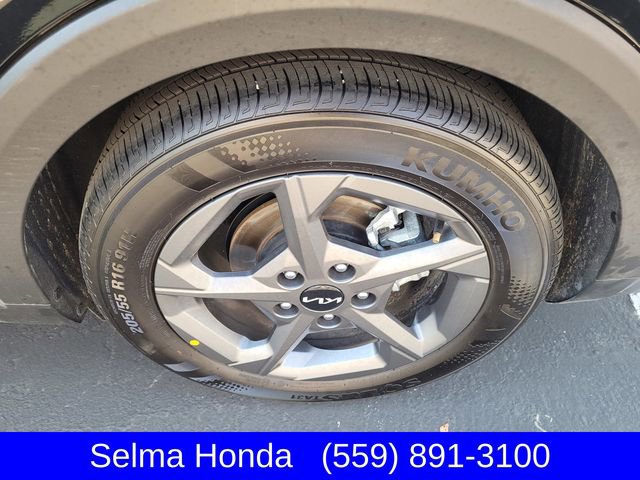 Used 2025 Kia K4 LXS image 26