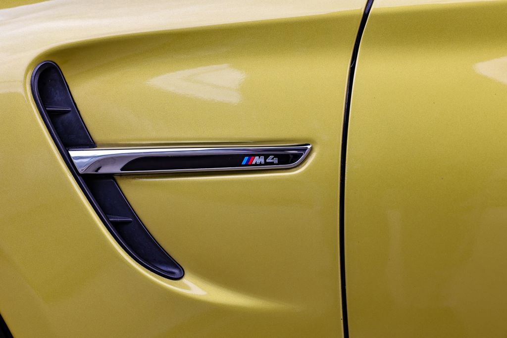 Used 2018 BMW M4 Coupe RWD image 10