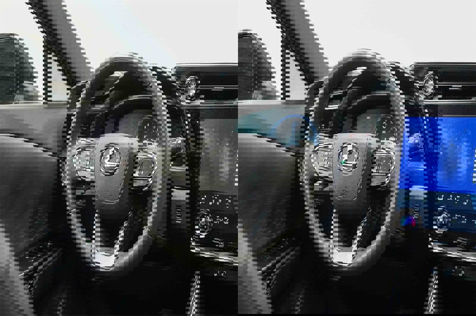 Used 2024 Lexus RZ 300e Premium image 15