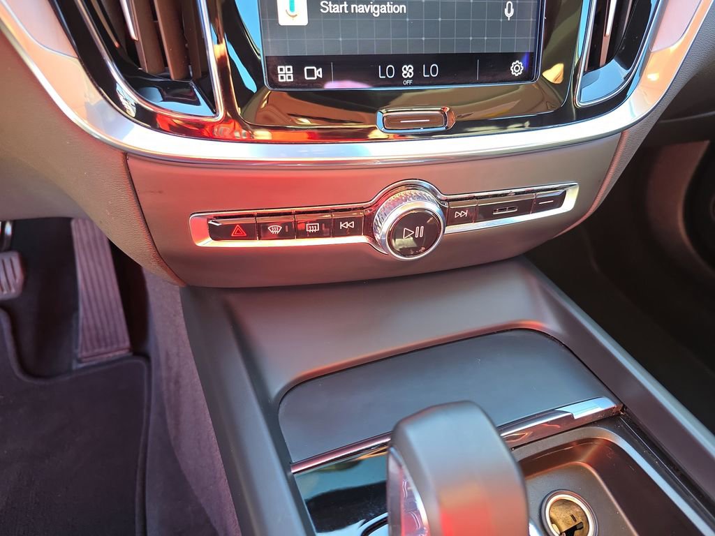 Certified 2024 Volvo S60 B5 Core image 30