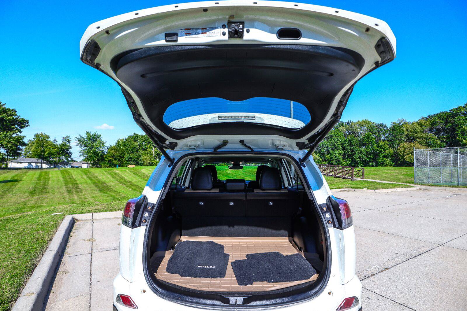 Used 2016 Toyota RAV4 Limited FWD image 19