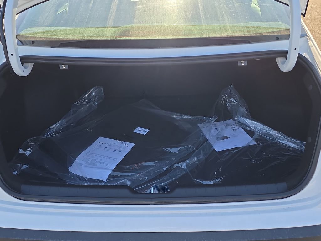 New 2025 Kia K4 LXS image 12