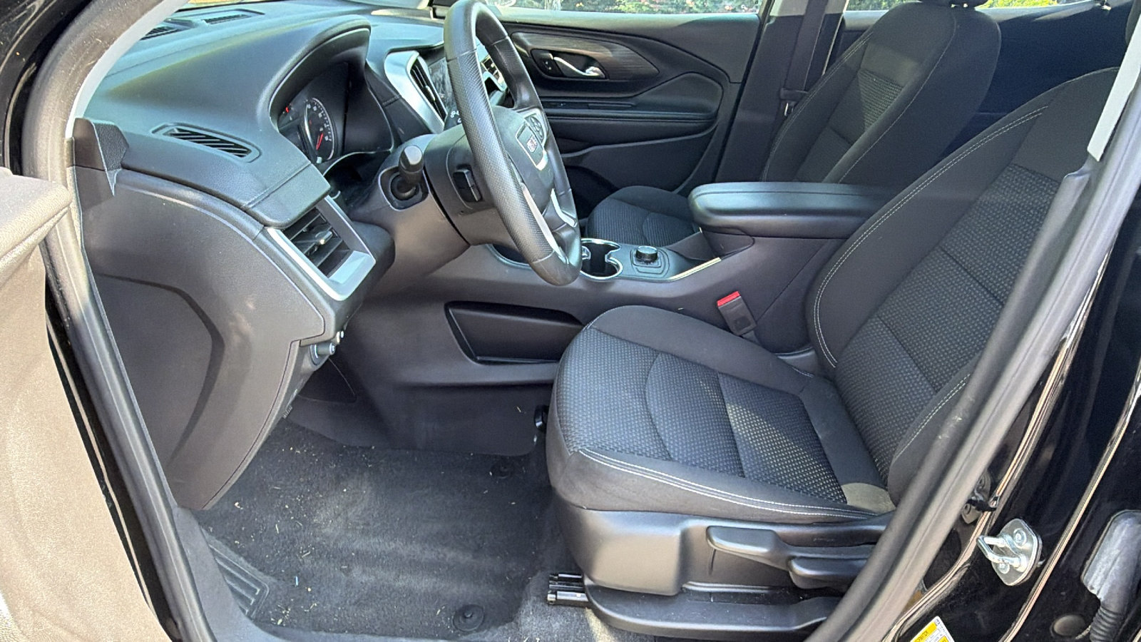 Used 2024 GMC Terrain SLE AWD/4WD image 16