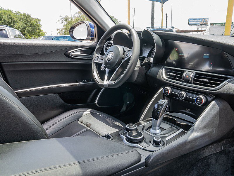 Used 2018 Alfa Romeo Giulia AWD image 19