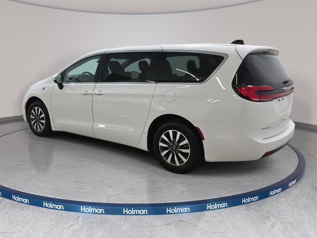 Used 2023 Chrysler Pacifica Touring-L image 8