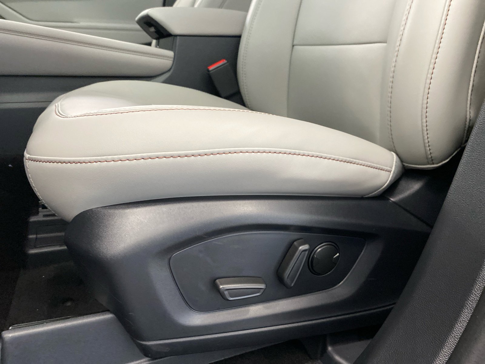 New 2026 Ford Explorer Active w/ Active Comfort Package AWD/4WD image 17