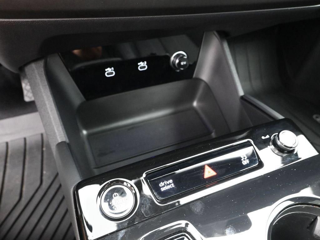 New 2025 Audi Q6 e-tron Premium Plus image 18