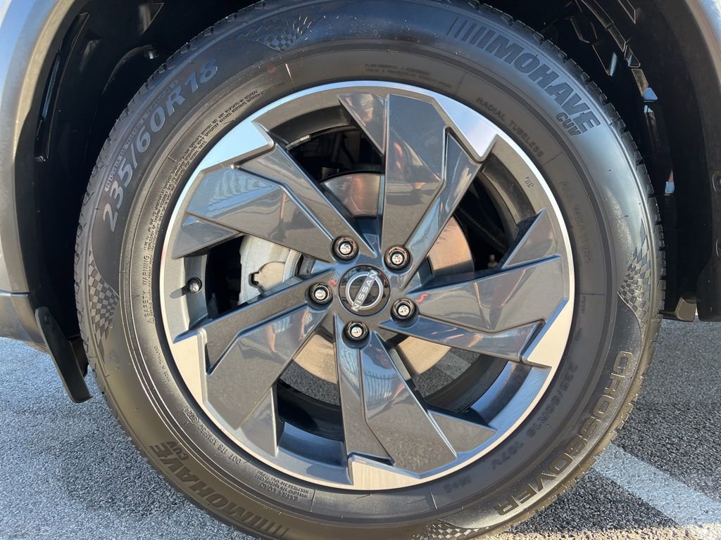 Used 2025 Nissan Rogue SV image 9