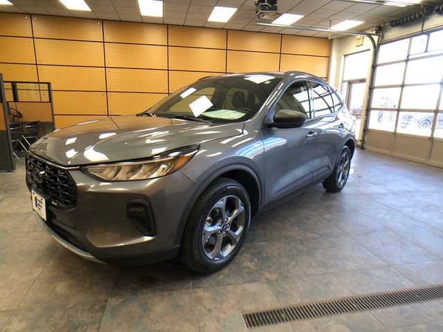 Certified 2025 Ford Escape ST-Line AWD/4WD image 3