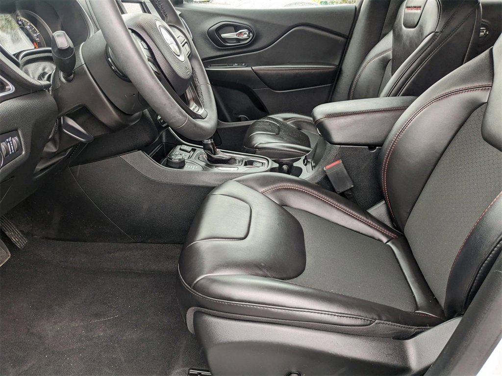 Used 2022 Jeep Cherokee Trailhawk image 11