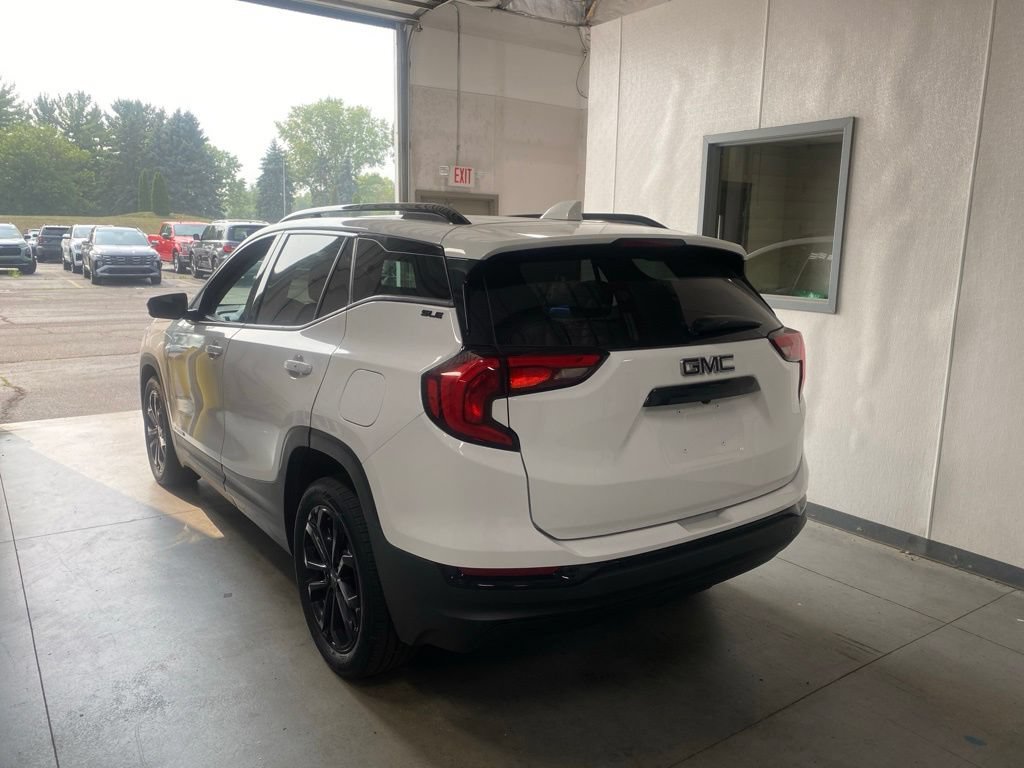 Used 2020 GMC Terrain SLE w/ Elevation Edition FWD image 3