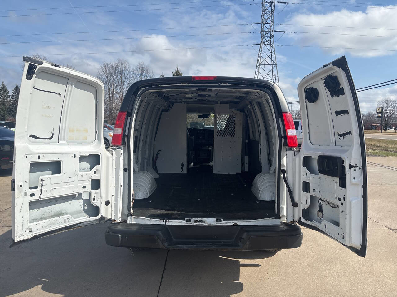 Used 2019 Chevrolet Express 2500 w/ Communications Package RWD image 15