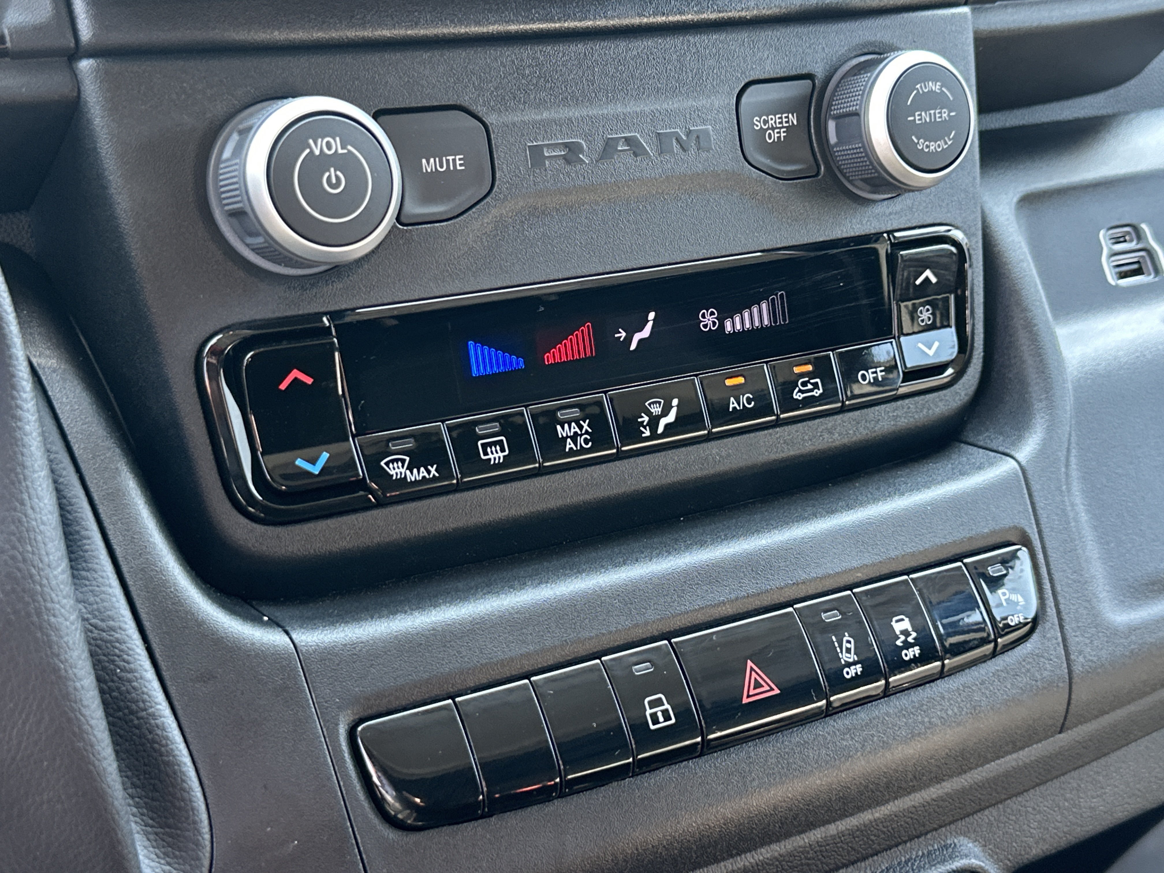 New 2026 RAM ProMaster 2500 w/ Premium Convenience Group FWD image 7
