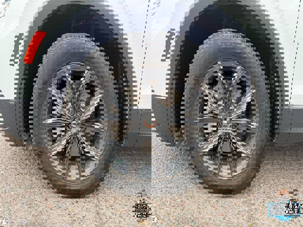 Used 2022 Volkswagen Tiguan SE image 10