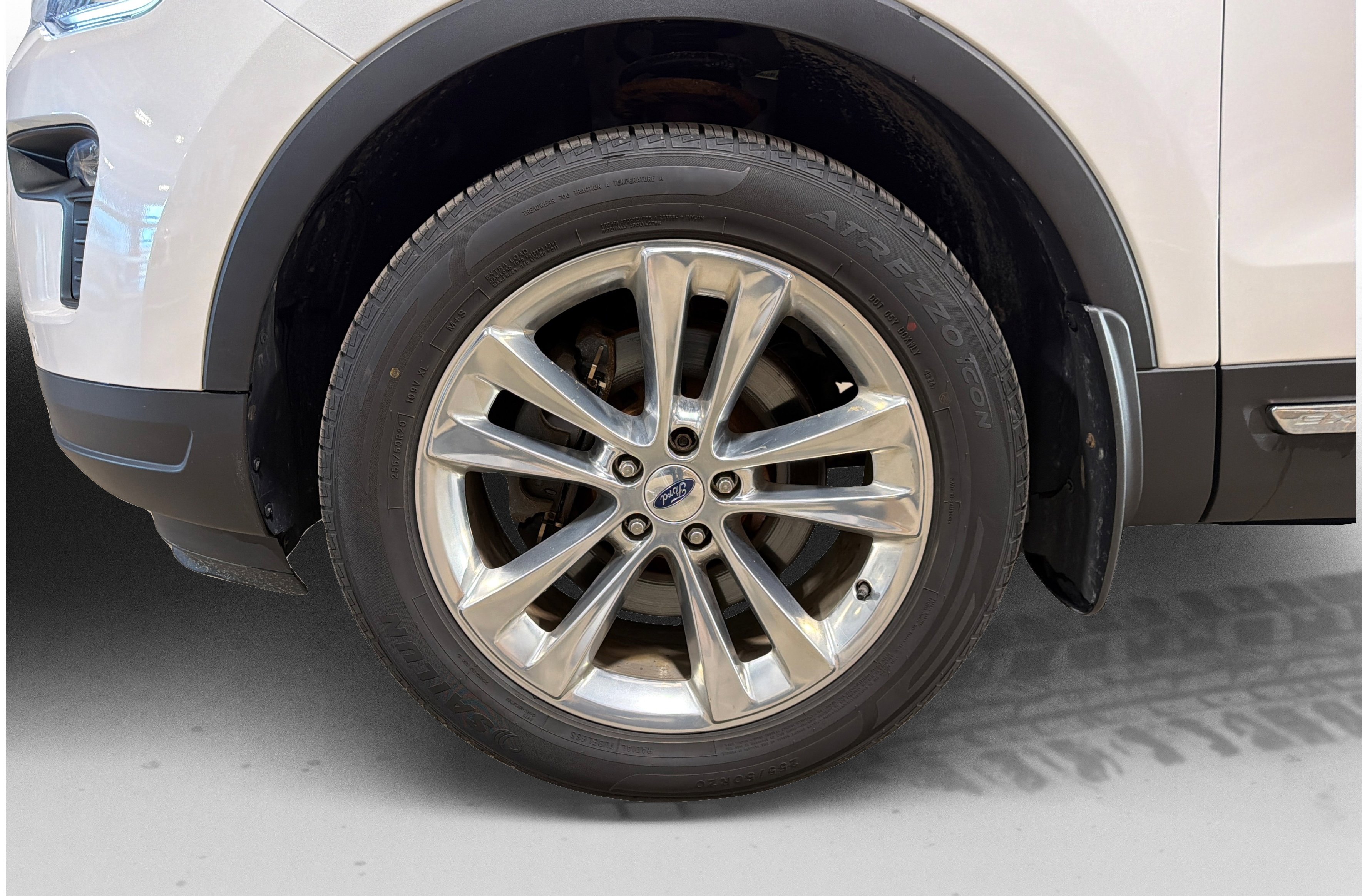 Used 2018 Ford Explorer XLT w/ Equipment Group 202A AWD/4WD image 49