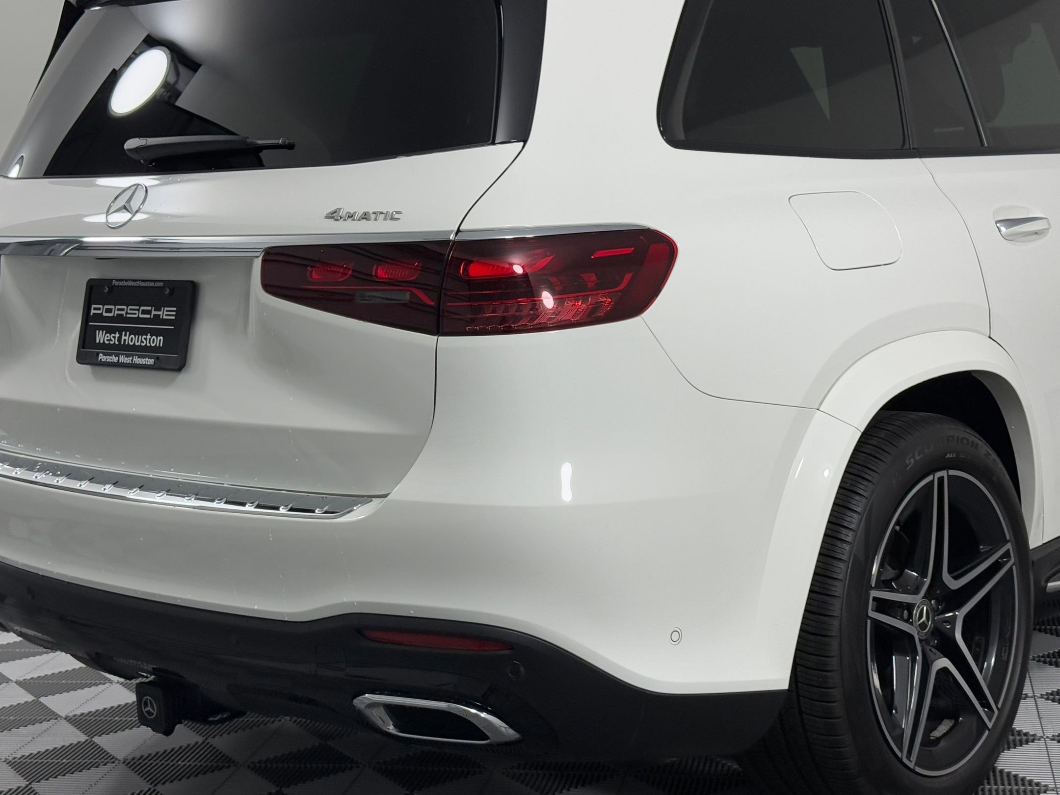 Used 2024 Mercedes-Benz GLS 450 4MATIC image 13