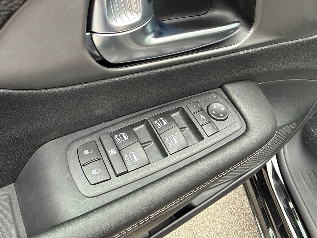 New 2027 Chrysler Pacifica Limited AWD/4WD image 19