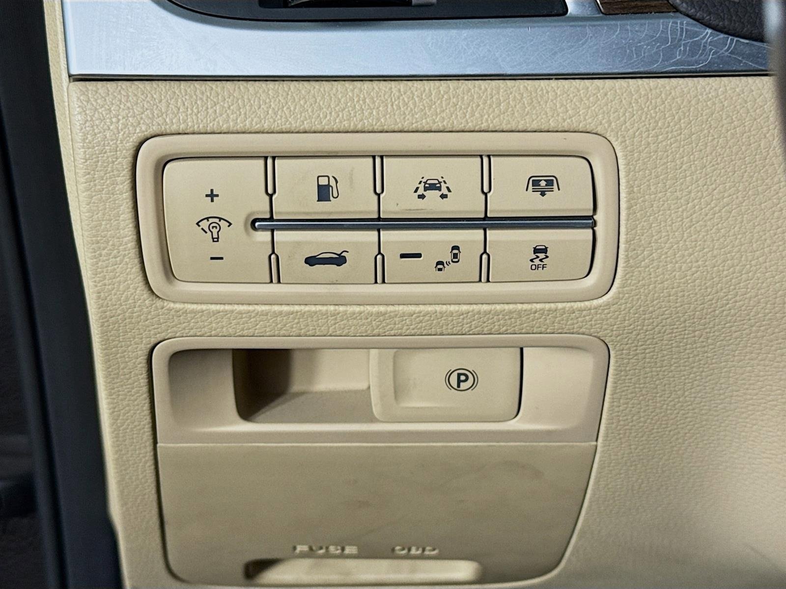 Used 2017 Genesis G80 3.8 w/ Option Group 02 image 10