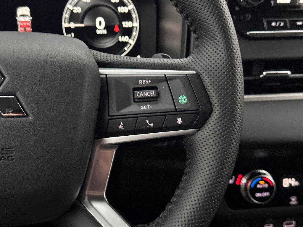 New 2025 Mitsubishi Outlander SE image 18