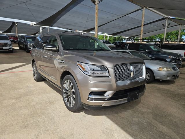 Used 2018 Lincoln Navigator Select image 3