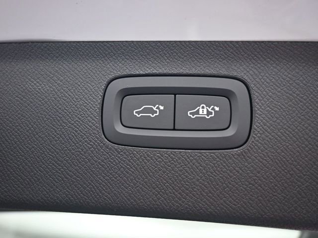 New 2026 Volvo XC90 B6 Core w/ Protection Package Premier image 31