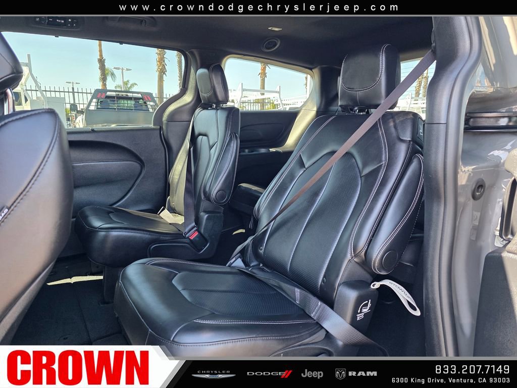 Used 2025 Chrysler Pacifica Select FWD image 19