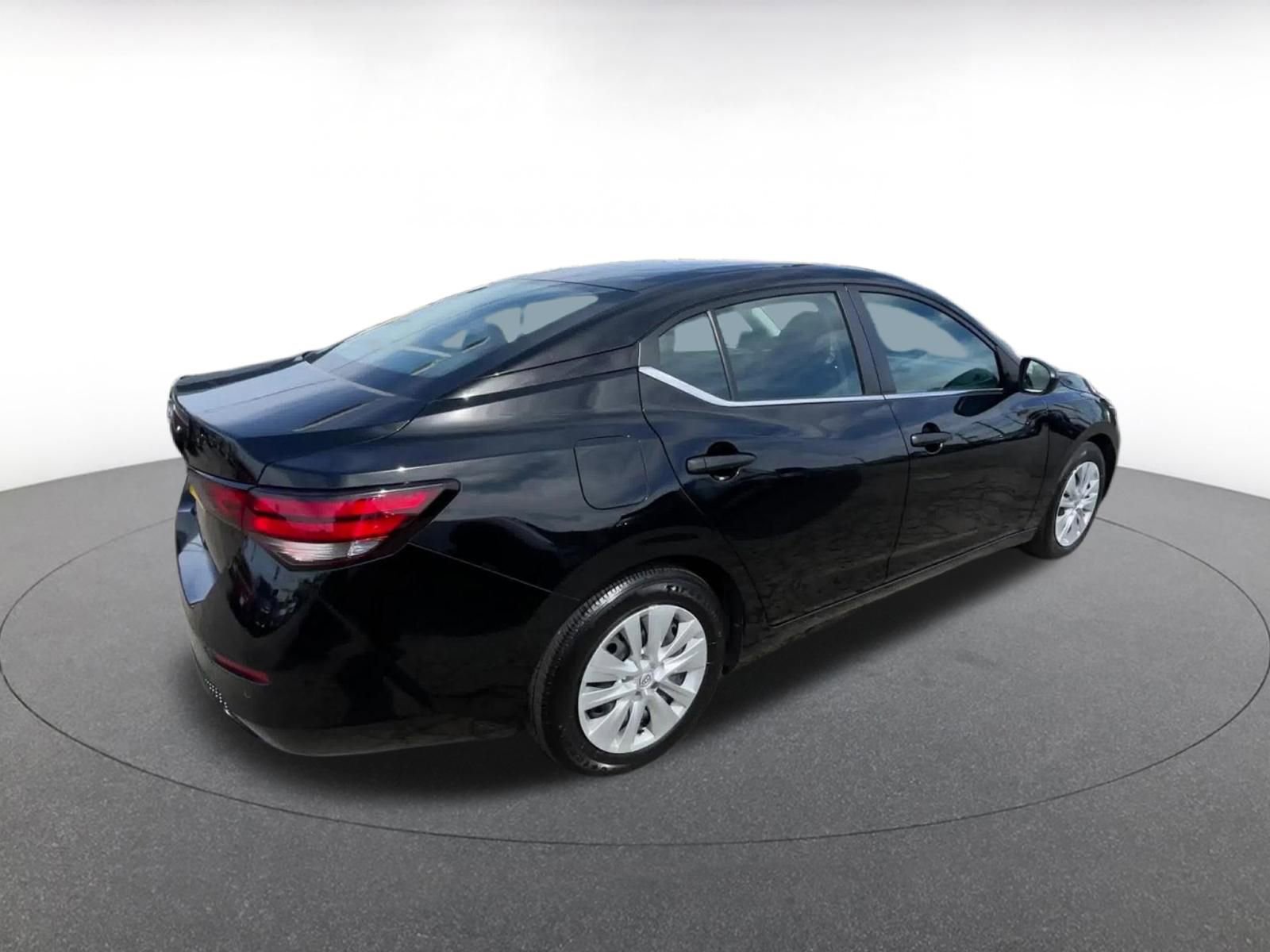 Used 2025 Nissan Sentra S image 14