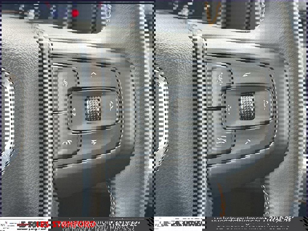 Used 2023 GMC Yukon AT4 w/ Technology Package image 26