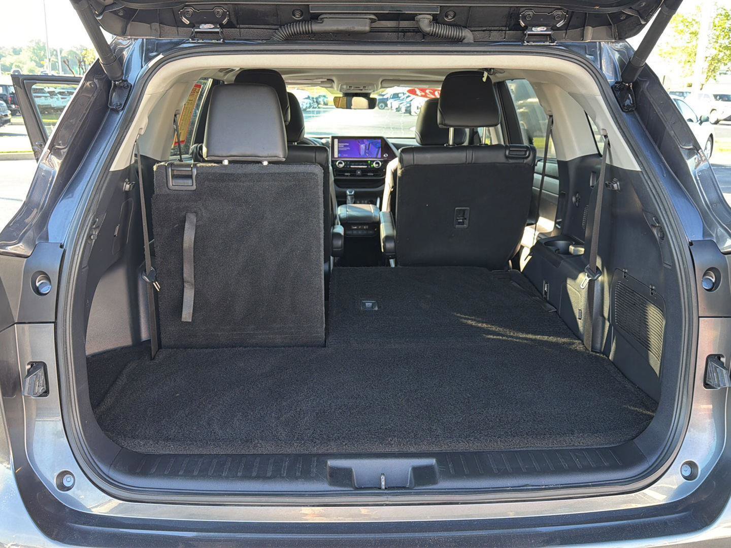 Certified 2024 Toyota Highlander XLE FWD image 35