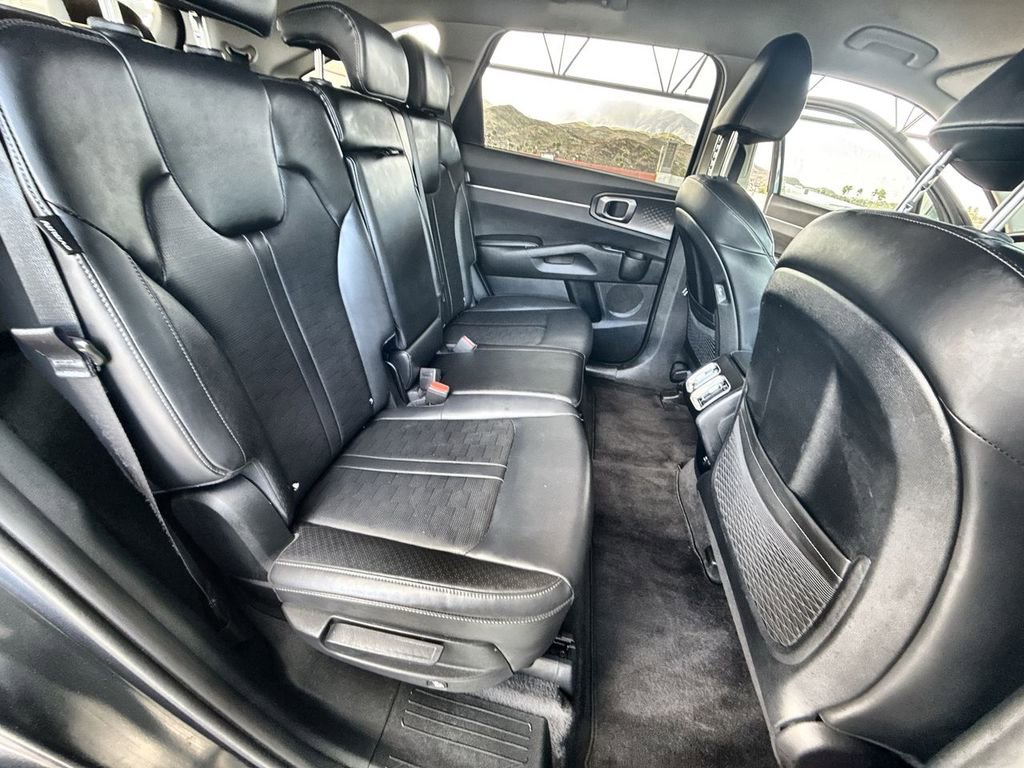 Used 2024 Kia Sorento S image 19