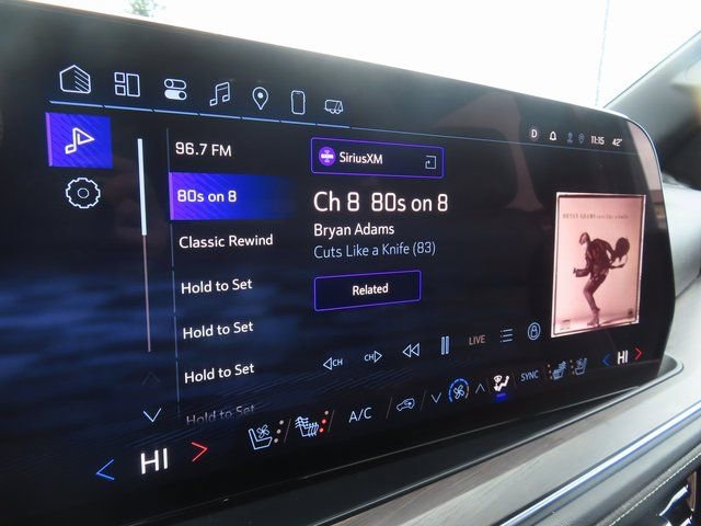 Certified 2025 Chevrolet Suburban Premier image 21