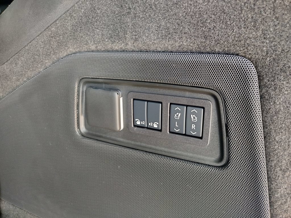 Used 2026 Cadillac Escalade Platinum Sport AWD/4WD image 35