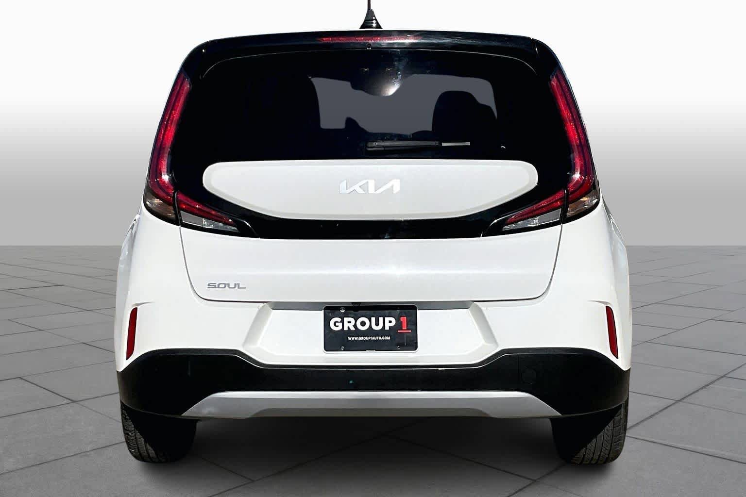 Used 2024 Kia Soul LX w/ Option Group 015 FWD image 5